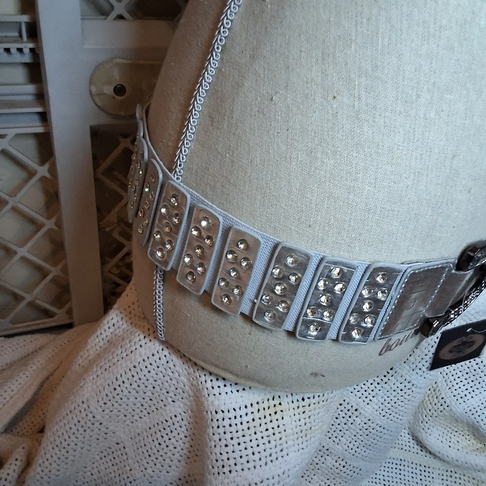 Boutique pearl grey stretch belt with rhinestone accents and buckle OSFM